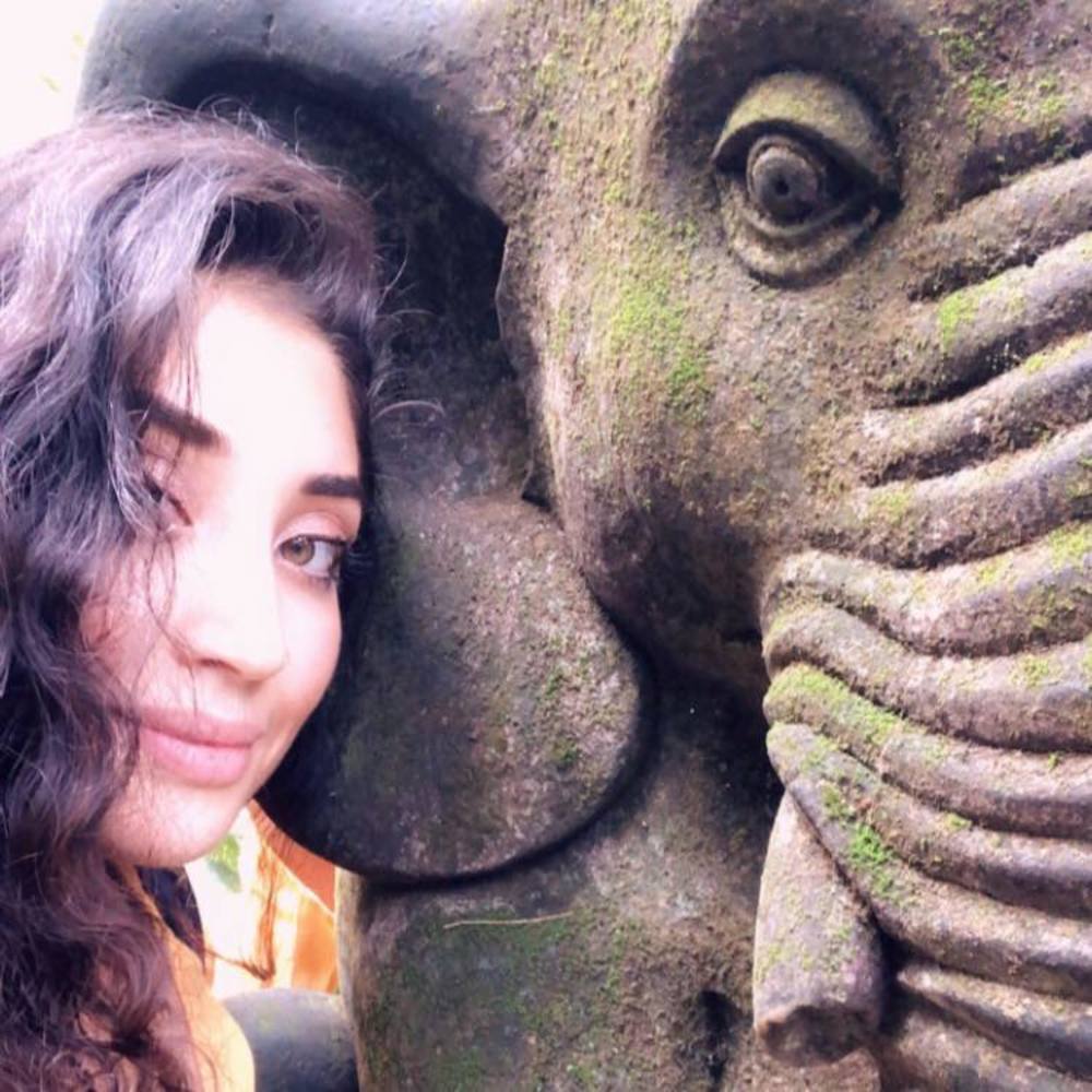 Meet your Posher, Sadaf